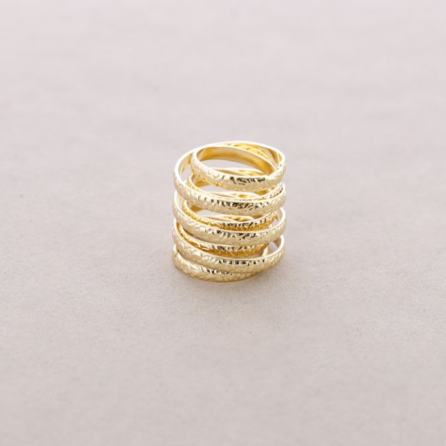 INTERLACED METAL STRIPS RING