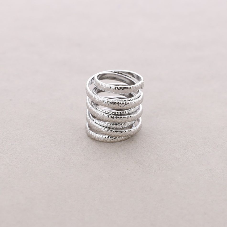 INTERLACED METAL STRIPS RING