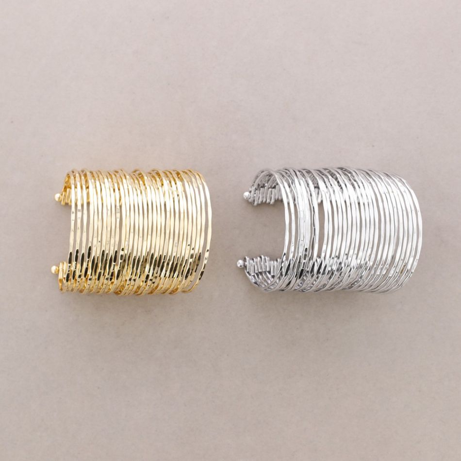 ADJUSTABLE BRACELET WITH METAL STRIPS