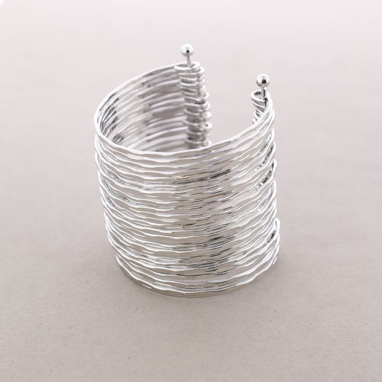 ADJUSTABLE BRACELET WITH METAL STRIPS