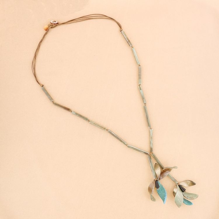 COLLAR LARGO RESINA COLGANTE FLOR