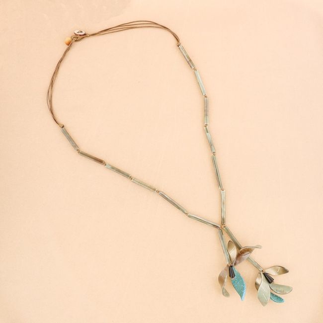 LONG RESIN FLOWER PENDANT NECKLACE