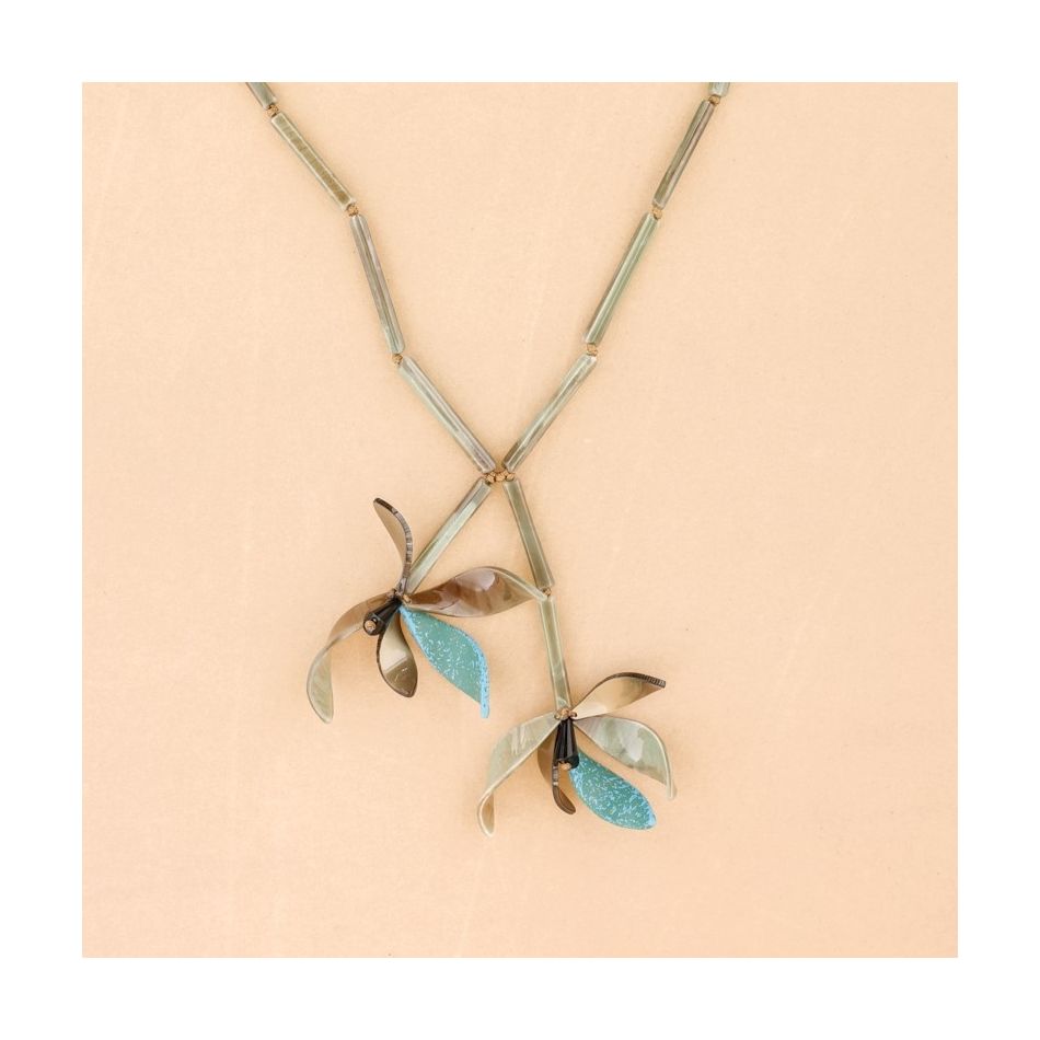 LONG RESIN FLOWER PENDANT NECKLACE