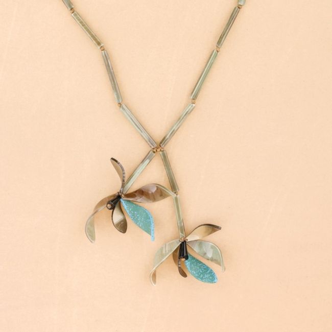 LONG RESIN FLOWER PENDANT NECKLACE