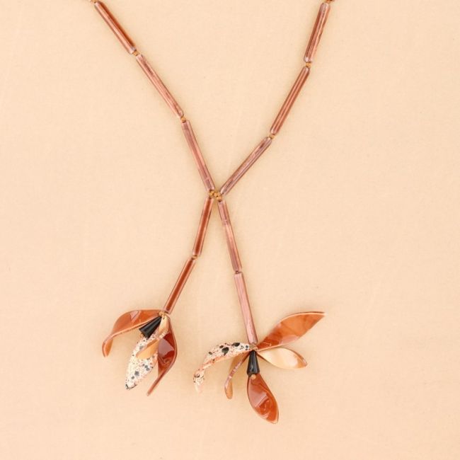 LONG RESIN FLOWER PENDANT NECKLACE