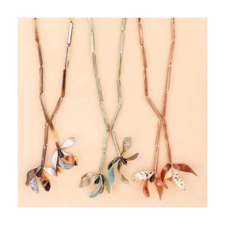 LONG RESIN FLOWER PENDANT NECKLACE