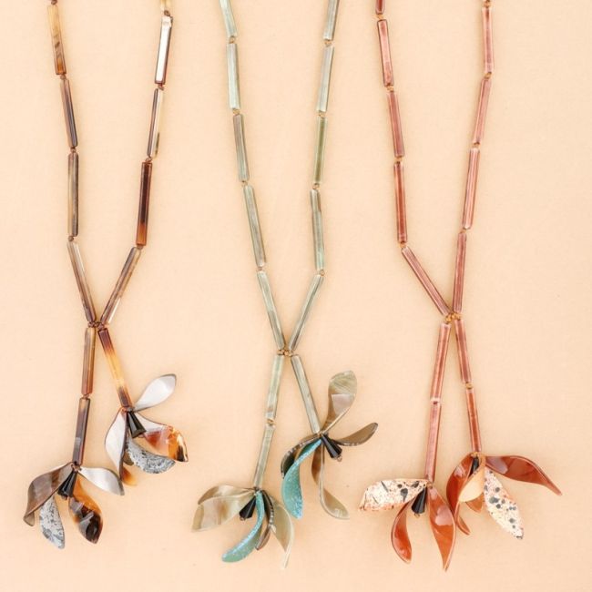 LONG RESIN FLOWER PENDANT NECKLACE