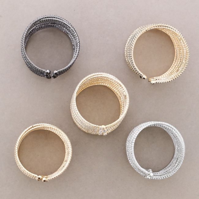 METAL BRACELET WITH CRYSTALS