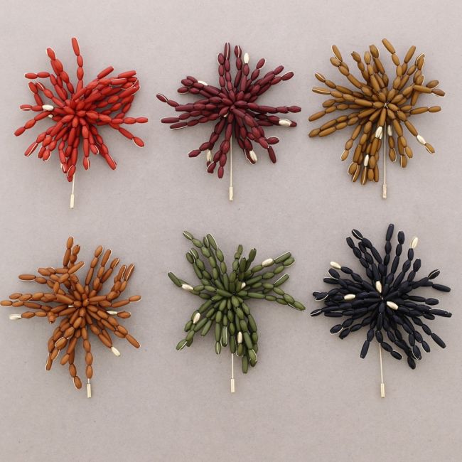 FLOWER NEEDLE BROOCH WITH RESIN BEADS