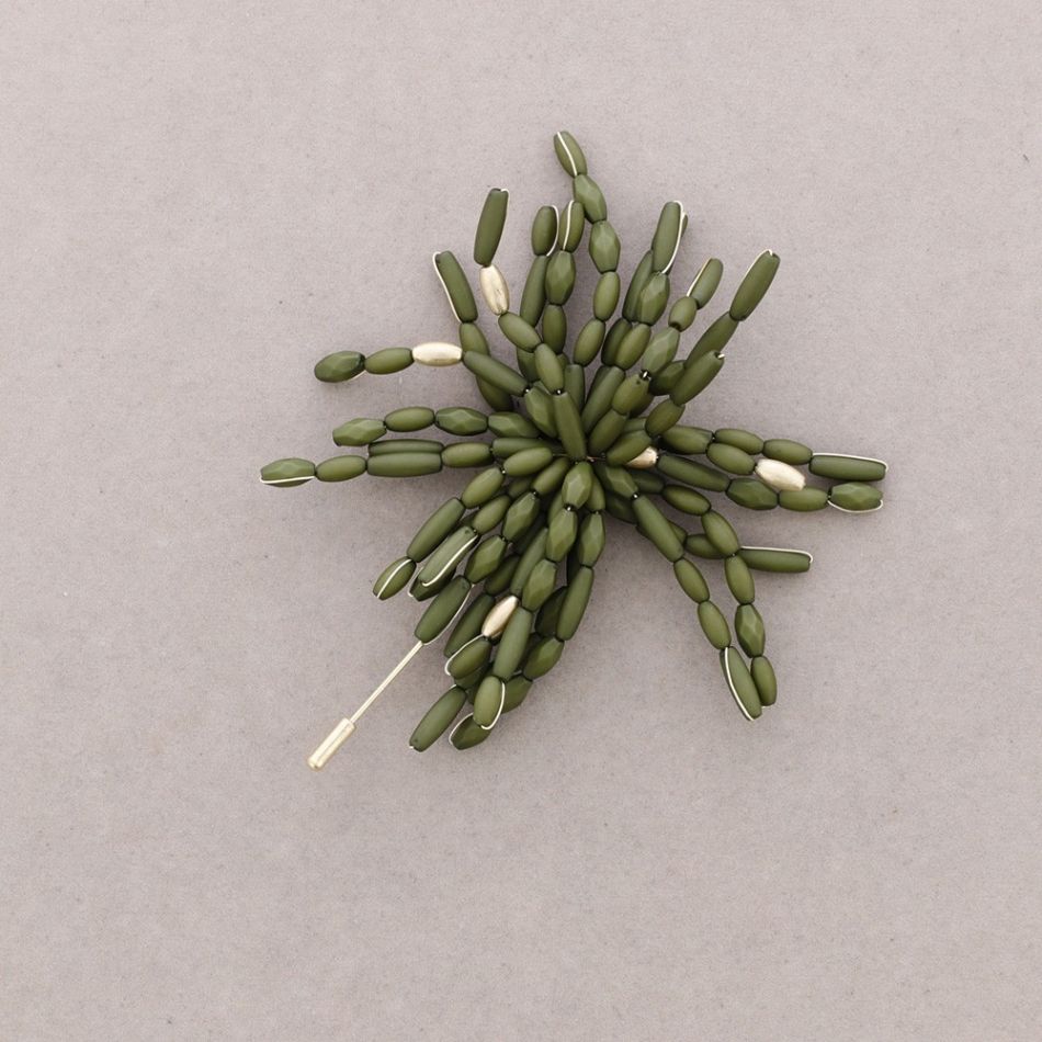 BROCHE AGUJA FLOR CUENTAS RESINA