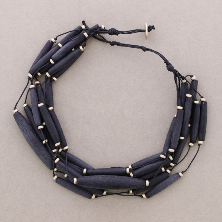 SHORT NECKLACE WITH 8 STRIPS RESIN BEADS 2