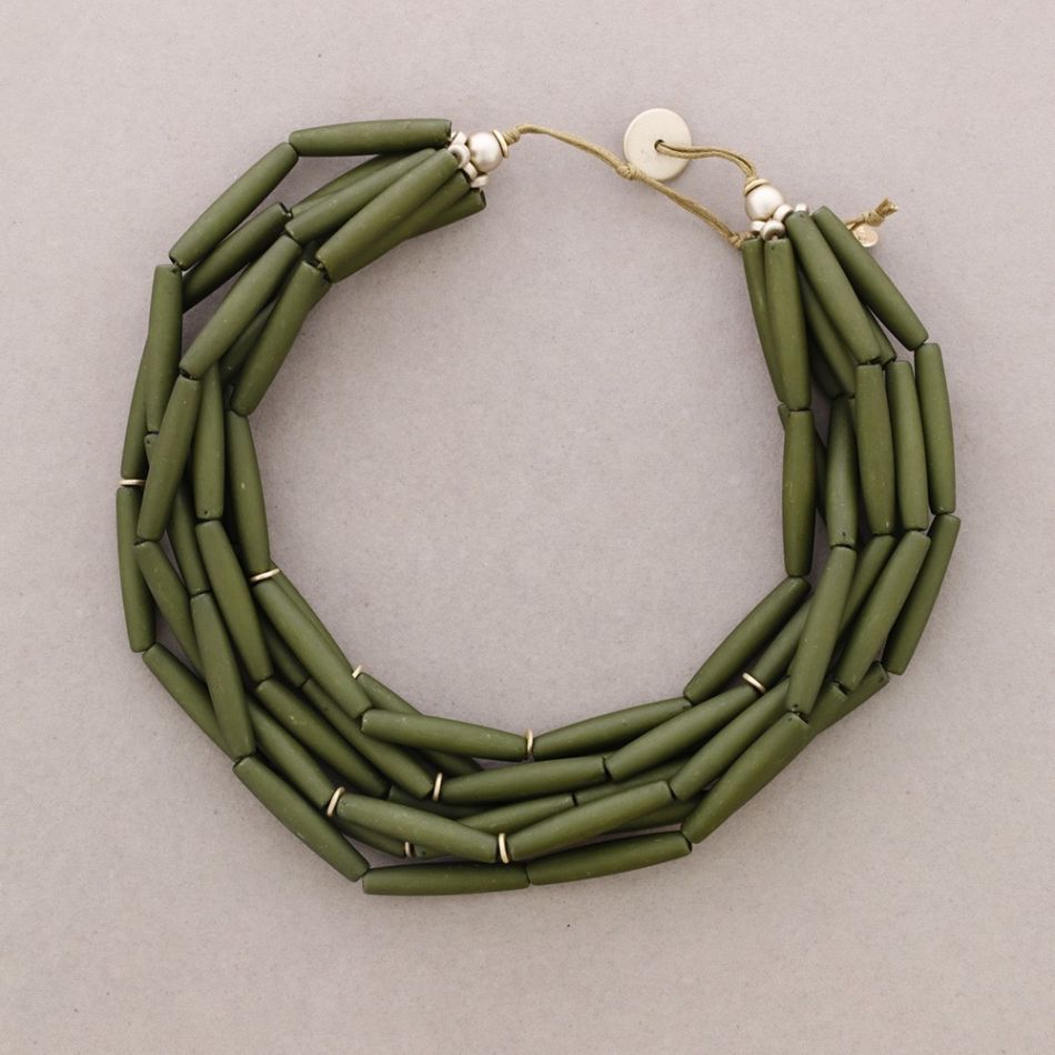 CHOKER WITH 7 STRIPS RESIN BEADS