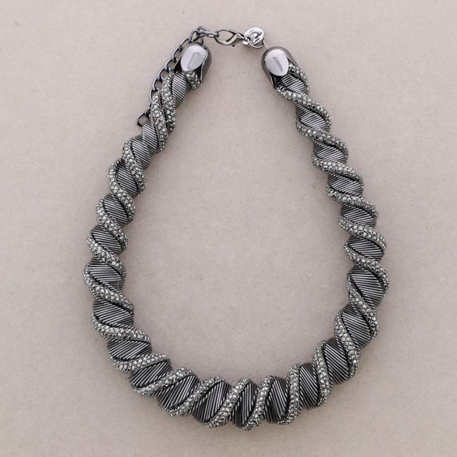 SHINY METAL SHORT NECKLACE