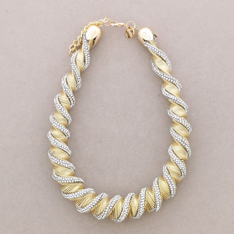 SHINY METAL SHORT NECKLACE
