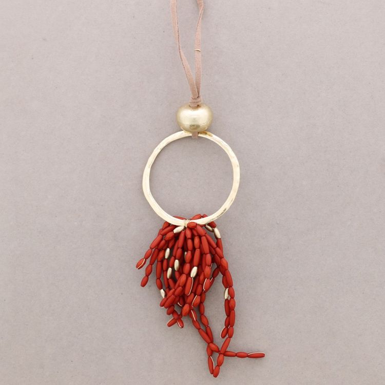 COLLAR LARGO COLGANTE CUENTAS RESINA
