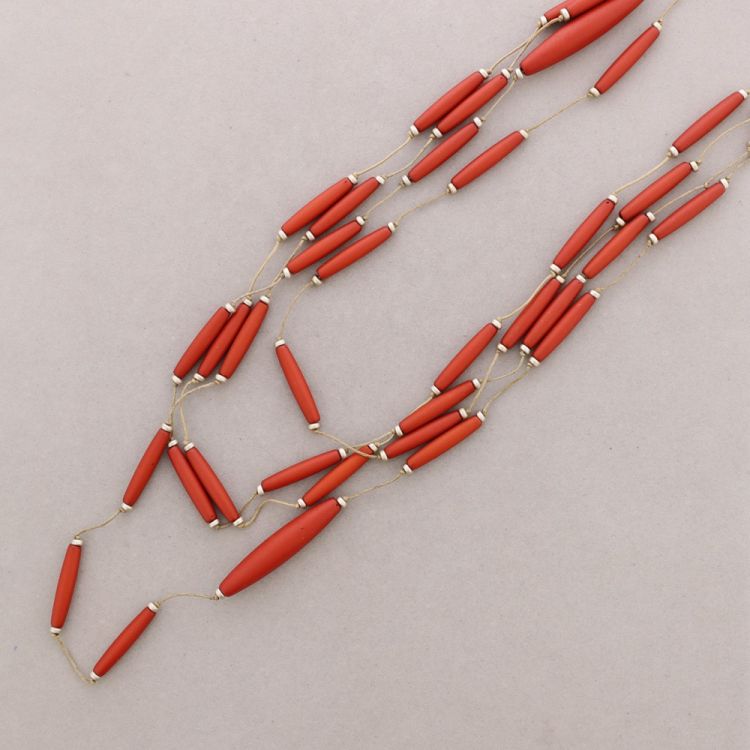 LONG NECKLACE WITH 4 STRIPS RESIN BEADS