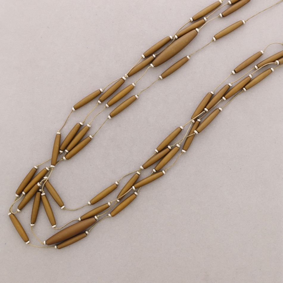 LONG NECKLACE WITH 4 STRIPS RESIN BEADS