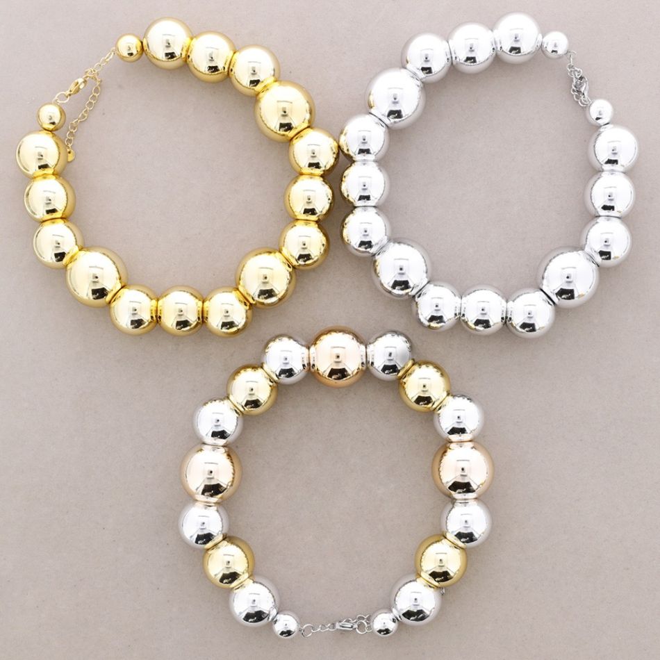 METALLIC FINISH BALL SHORT NECKLACE
