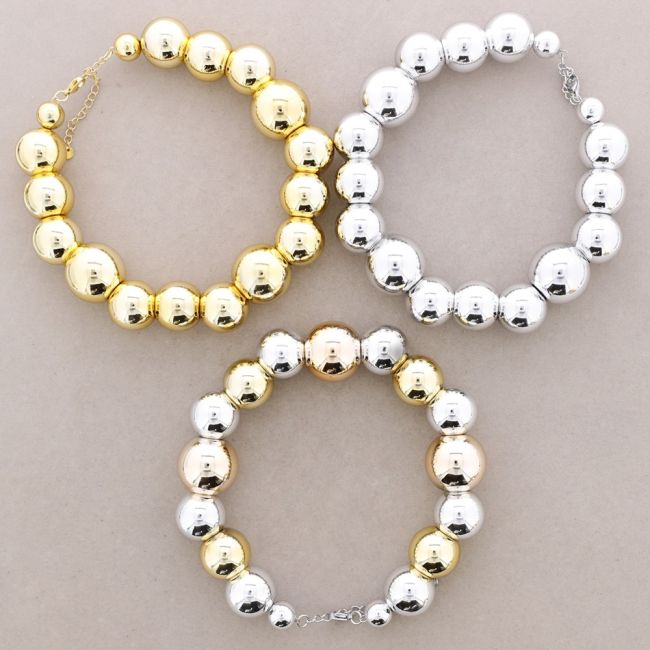 METALLIC FINISH BALL SHORT NECKLACE