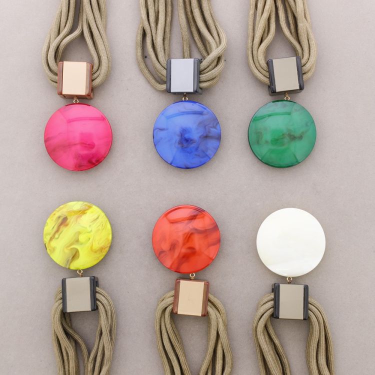 RESIN PENDANT SHORT NECKLACE 2