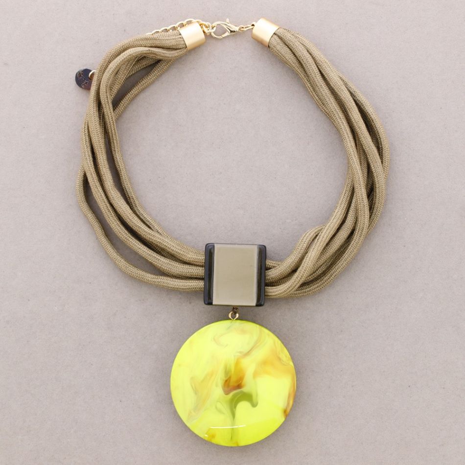 RESIN PENDANT SHORT NECKLACE