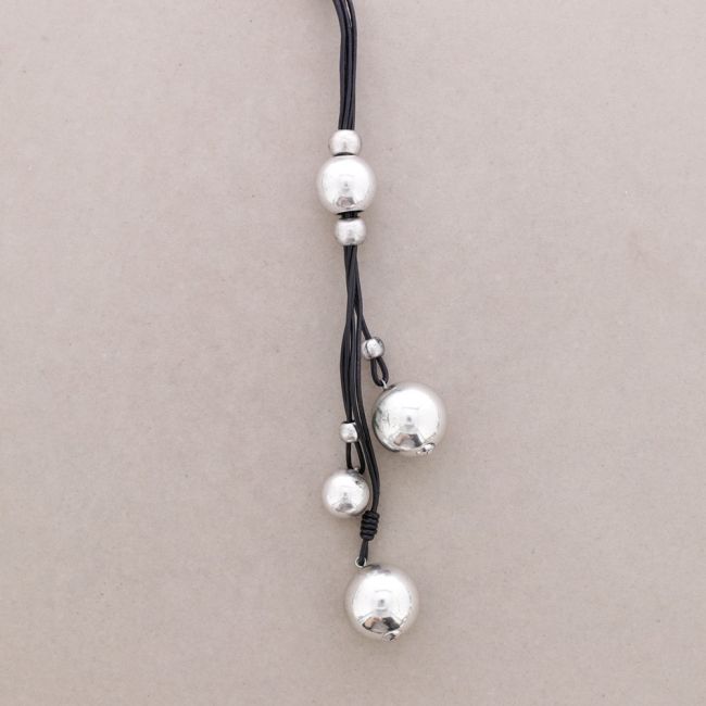 COLLAR LARGO CUERO CUENTAS