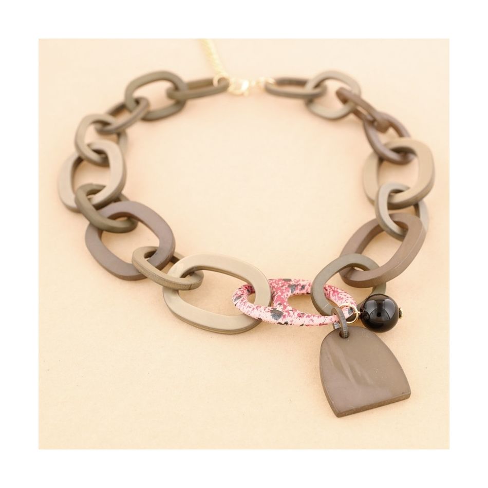 PENDANT RESIN LINKS SHORT NECKLACE