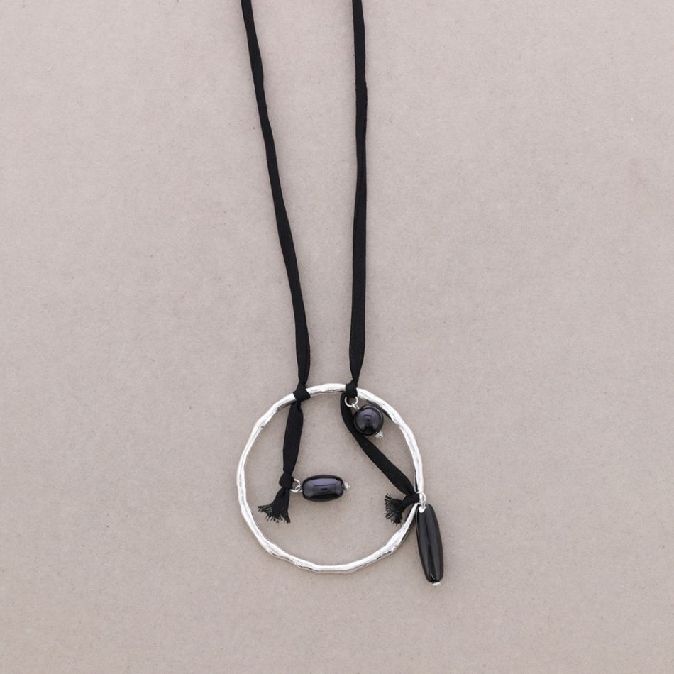 COLLAR LARGO ANTELINA COLG.METAL PIEDRAS