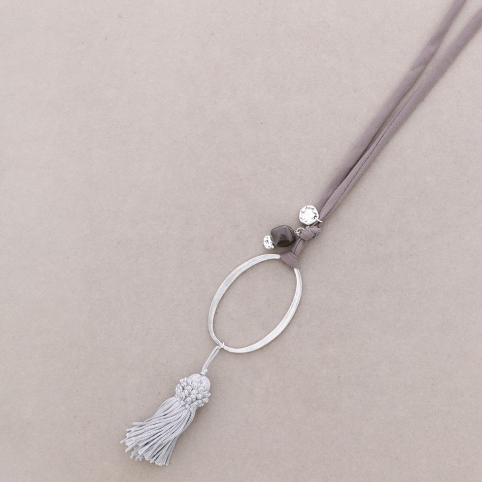LONG METAL PENDANT NECKLACE WITH BEADS