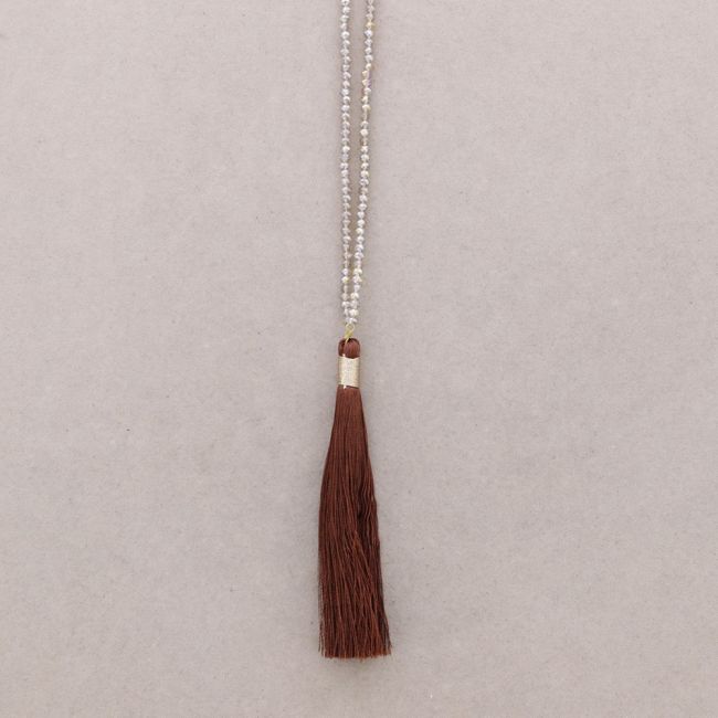 LONG NECKLACE WITH FACETED BEADS PENDANT. FRINGE