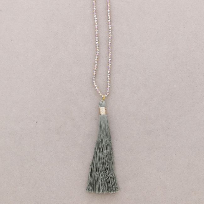 LONG NECKLACE WITH FACETED BEADS PENDANT. FRINGE