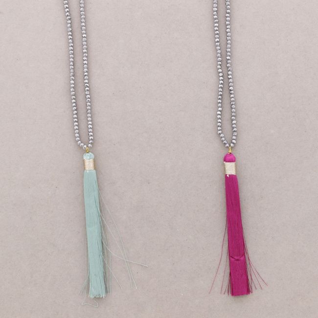 LONG NECKLACE WITH FACETED BEADS PENDANT. FRINGE