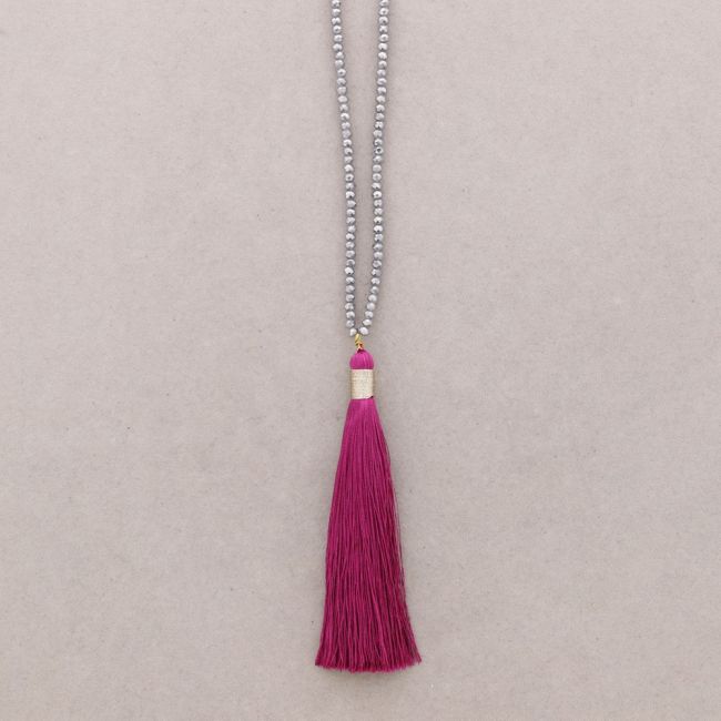 LONG NECKLACE WITH FACETED BEADS PENDANT. FRINGE