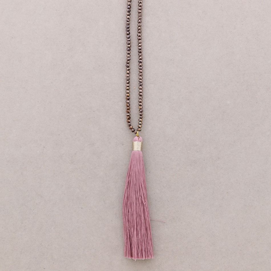 COLLAR LARGO CUENTAS FACETADAS COLG. FLECO