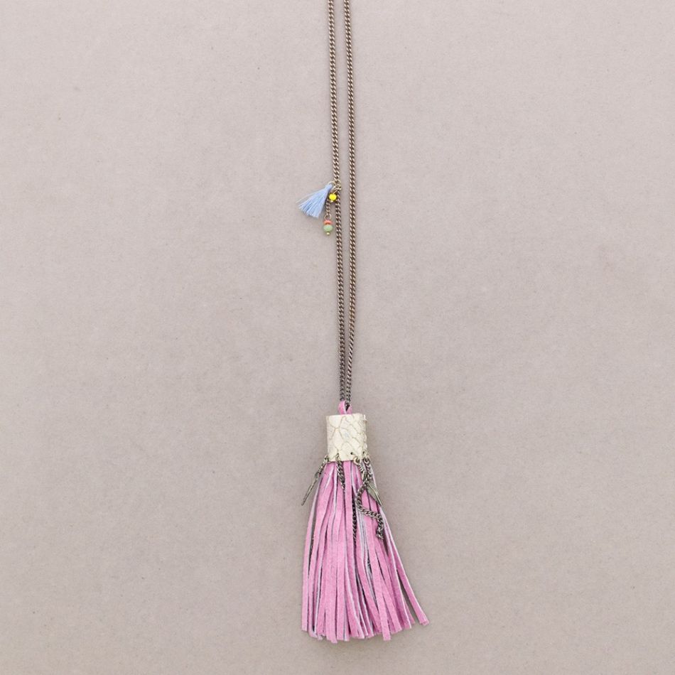 COLLAR LARGO COLG. BORLA CUERO
