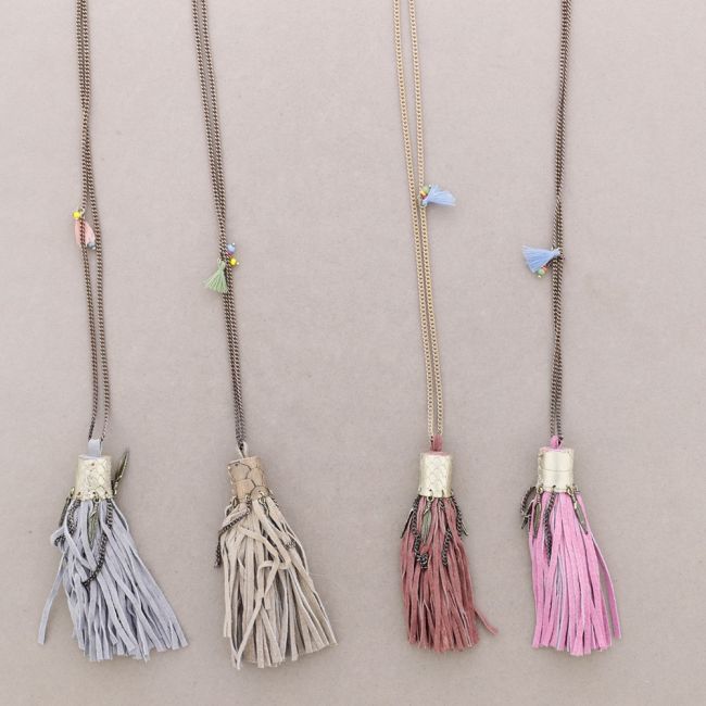 LONG NECKLACE WITH LEATHER TASSEL HANGING