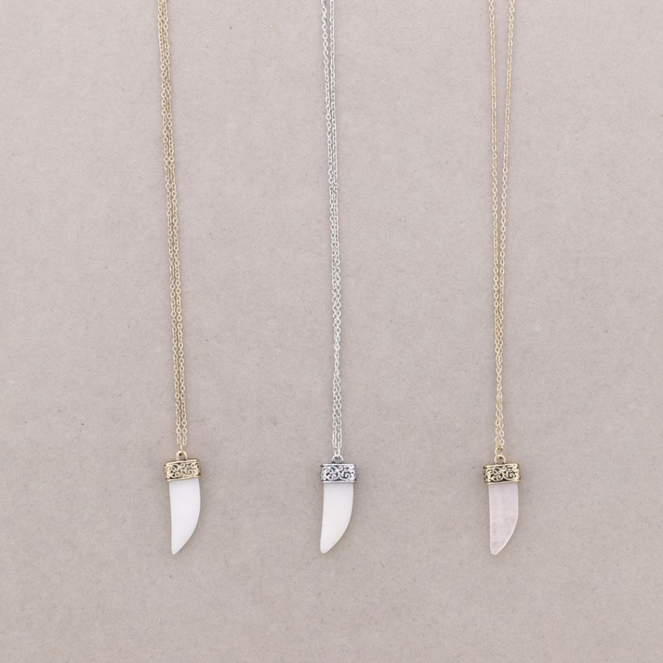 COLLAR LARGO FINO COLG. CUERNO