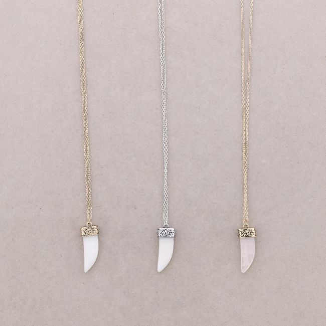 LONG THIN PENDANT NECKLACE. HORN