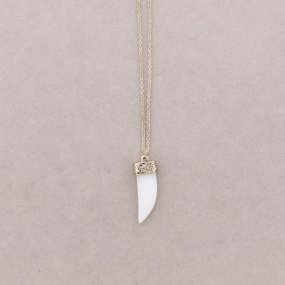 LONG THIN PENDANT NECKLACE. HORN