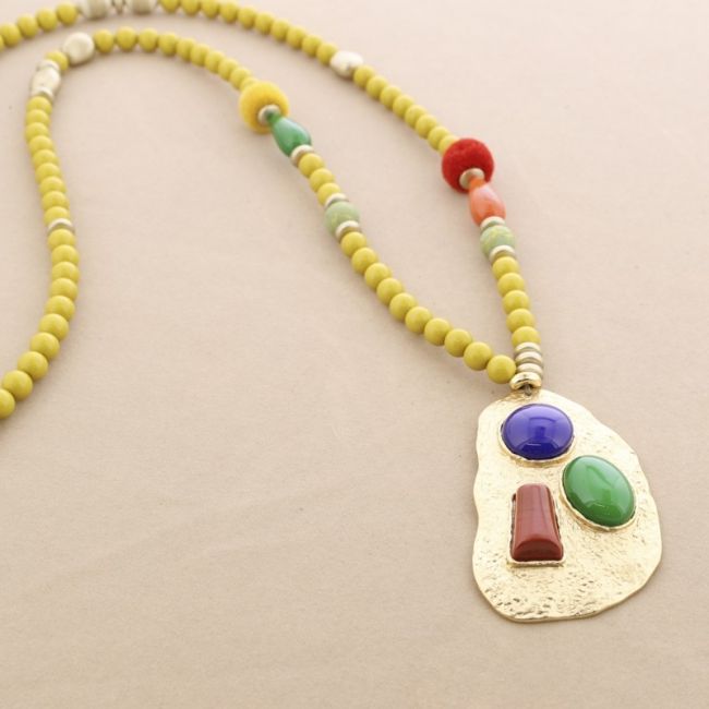 COLLAR LARGO CUENTAS RESINA COLGANTE METAL