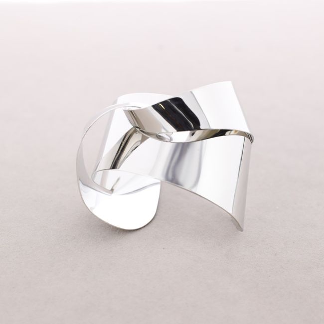 METAL INTERLOCKED BRACELET