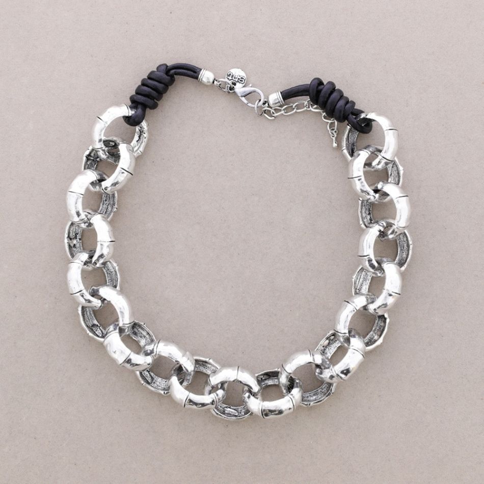 LEATHER CHOKER WITH METAL RINGS