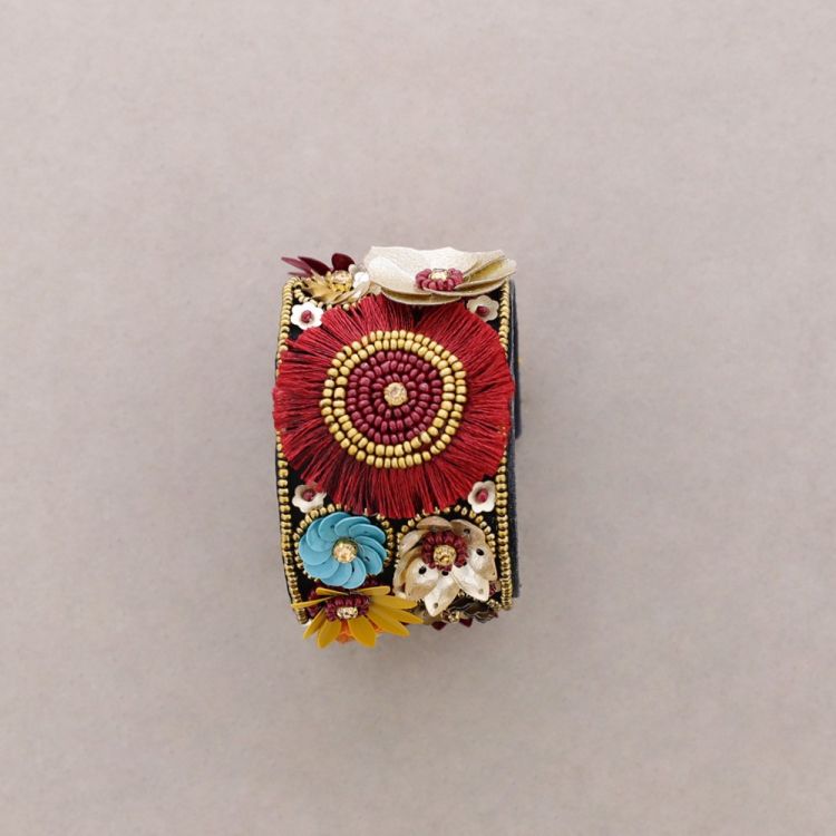 PULSERA AJUSTABLE LENTEJUELAS MEDALLA FLECO