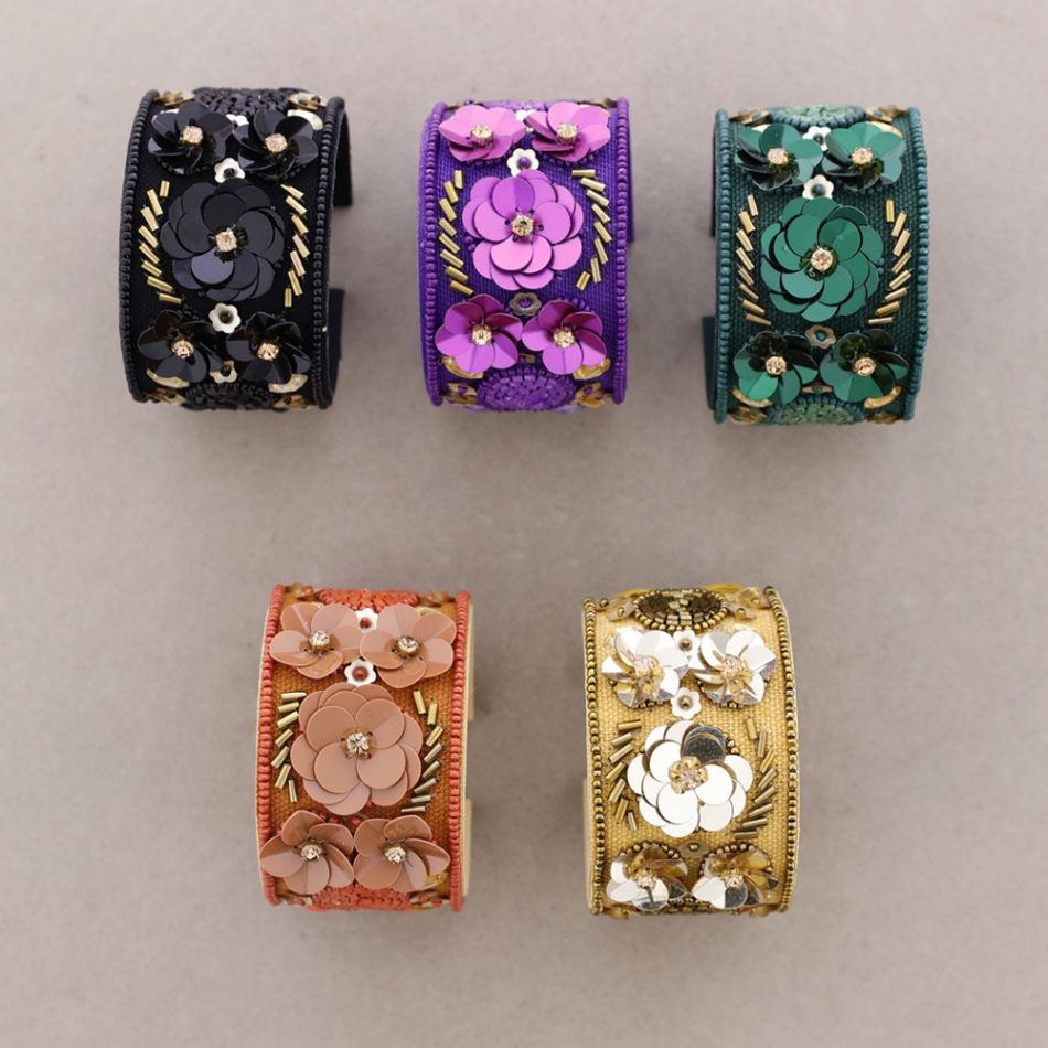 ADJUSTABLE SEQUIN FLOWER BRACELET