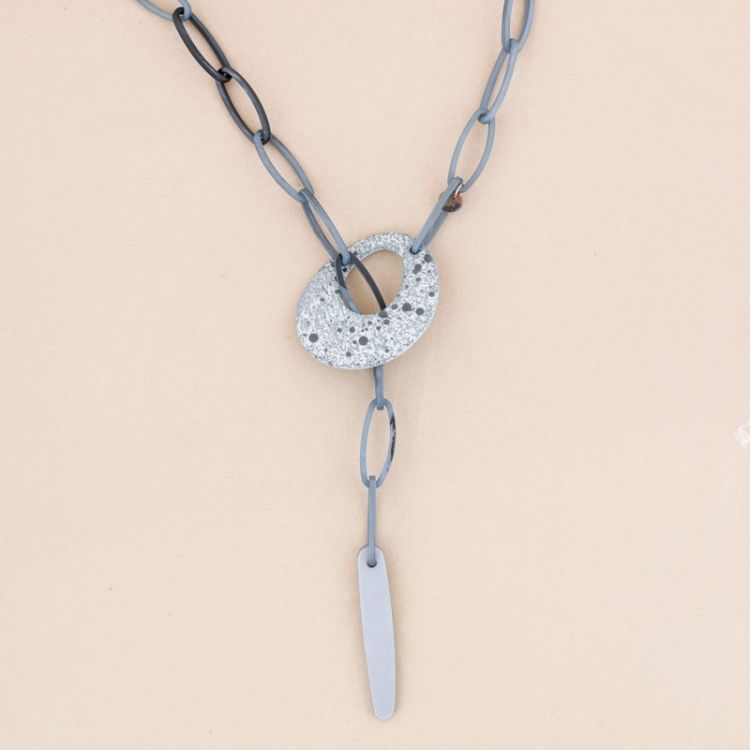 COLLAR LARGO ESLABONES RESINA