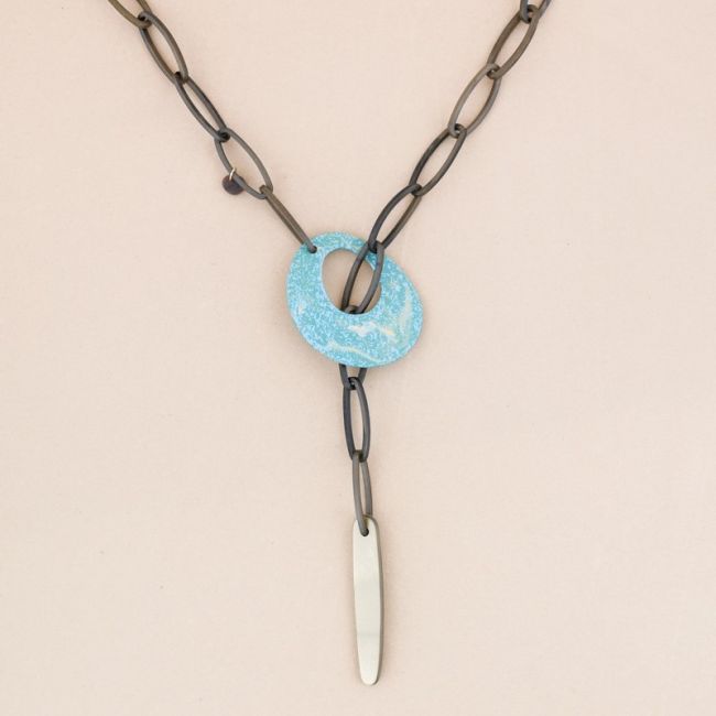 COLLAR LARGO ESLABONES RESINA