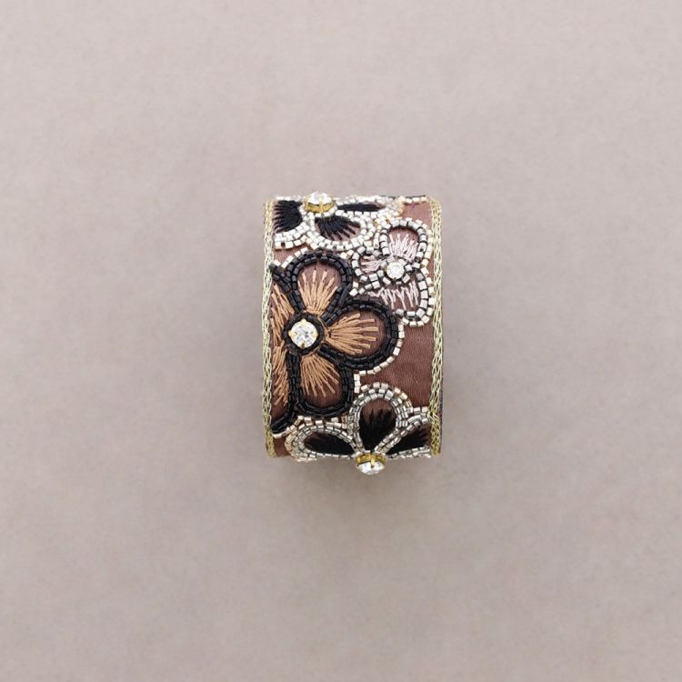 ADJUSTABLE SEQUIN FLOWER BRACELET
