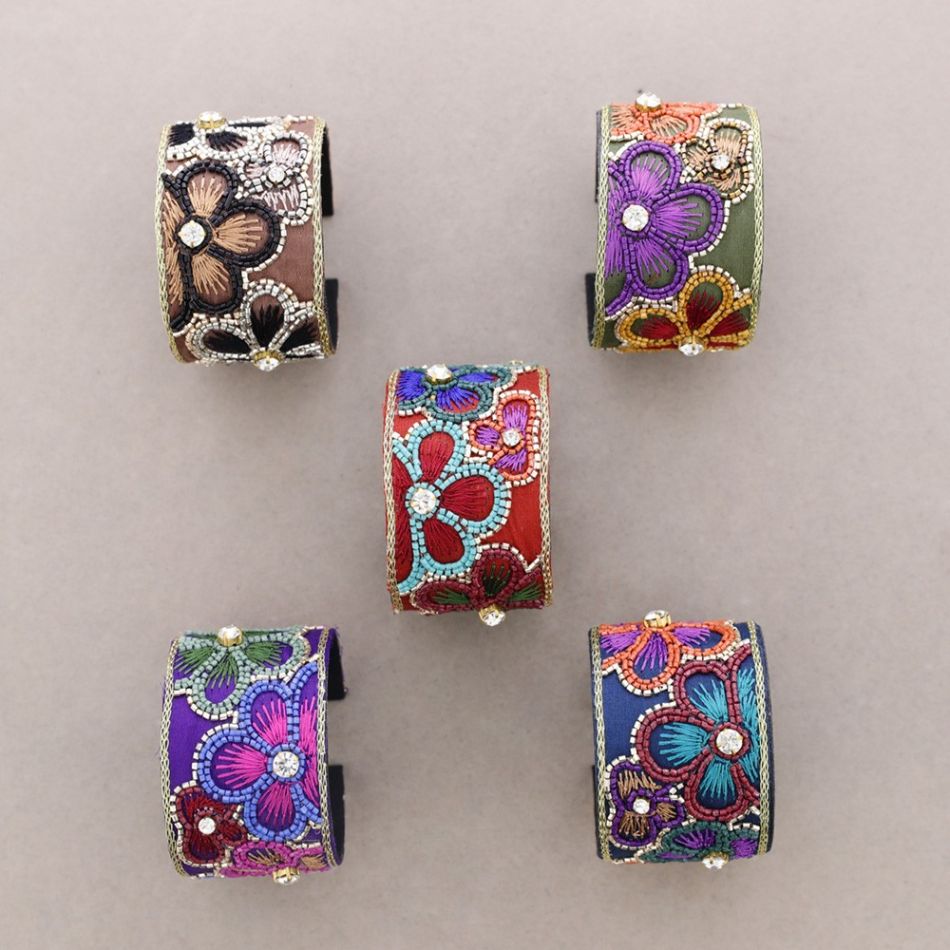PULSERA AJUSTABLE LENTEJUELAS FLORES