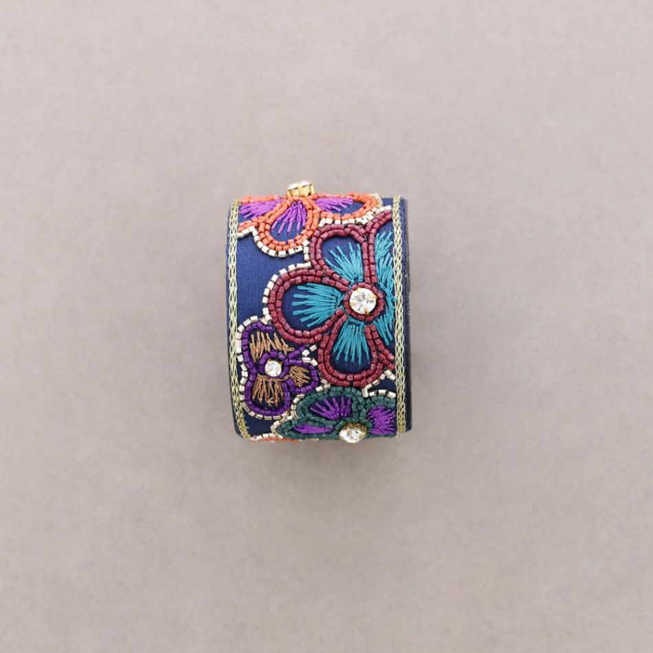 ADJUSTABLE SEQUIN FLOWER BRACELET