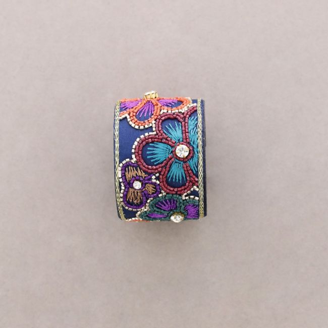 ADJUSTABLE SEQUIN FLOWER BRACELET